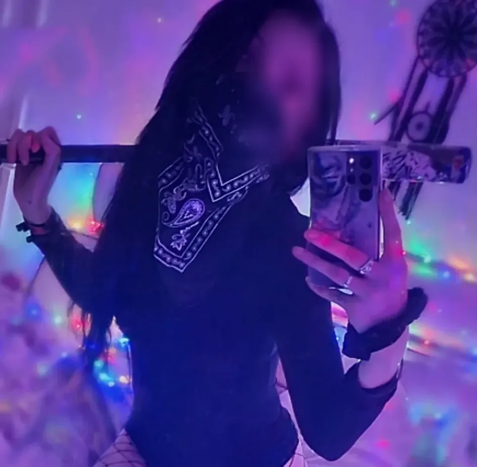 Elin, 28